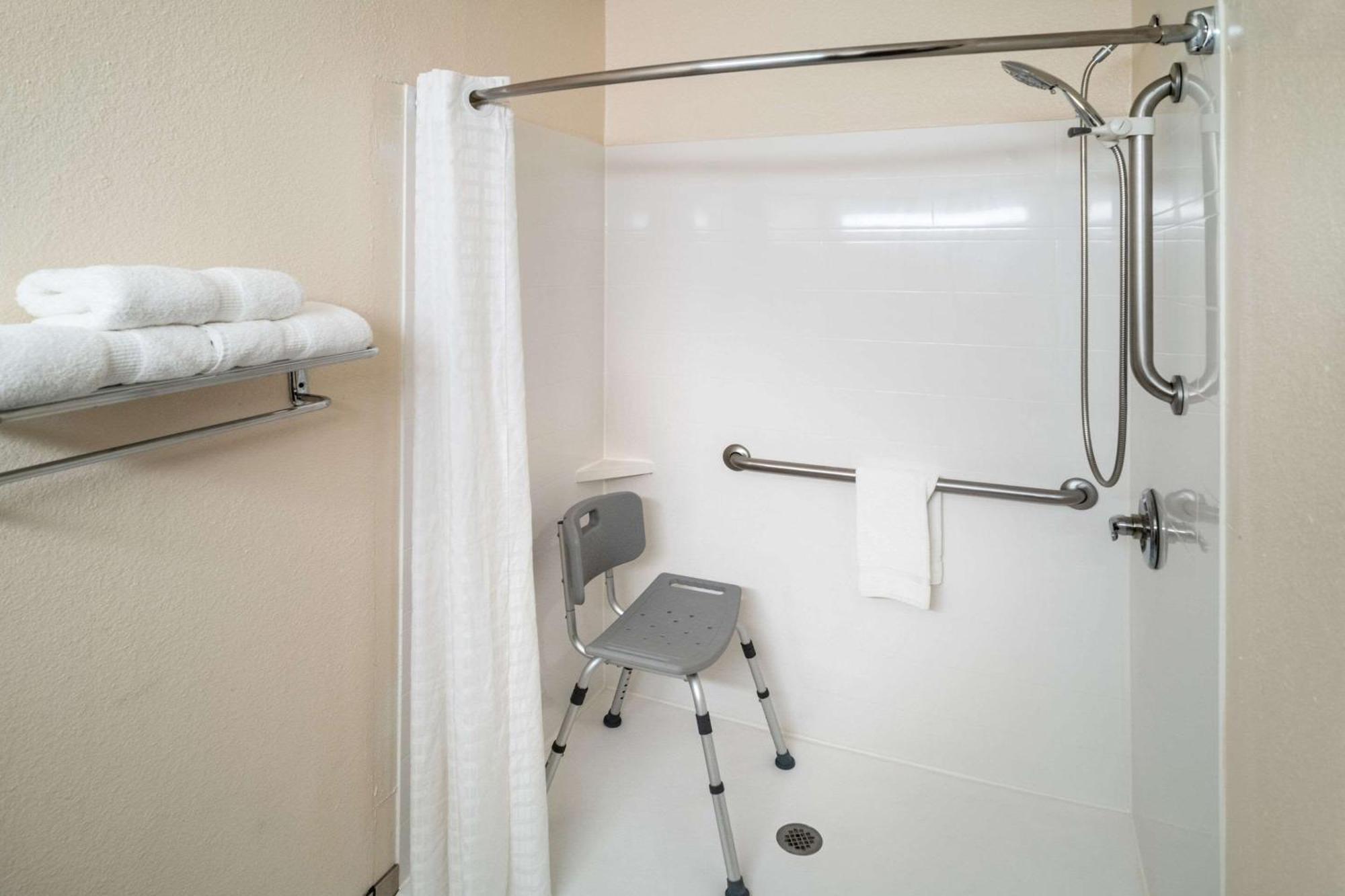 Rodeway Inn Barboursville Экстерьер фото