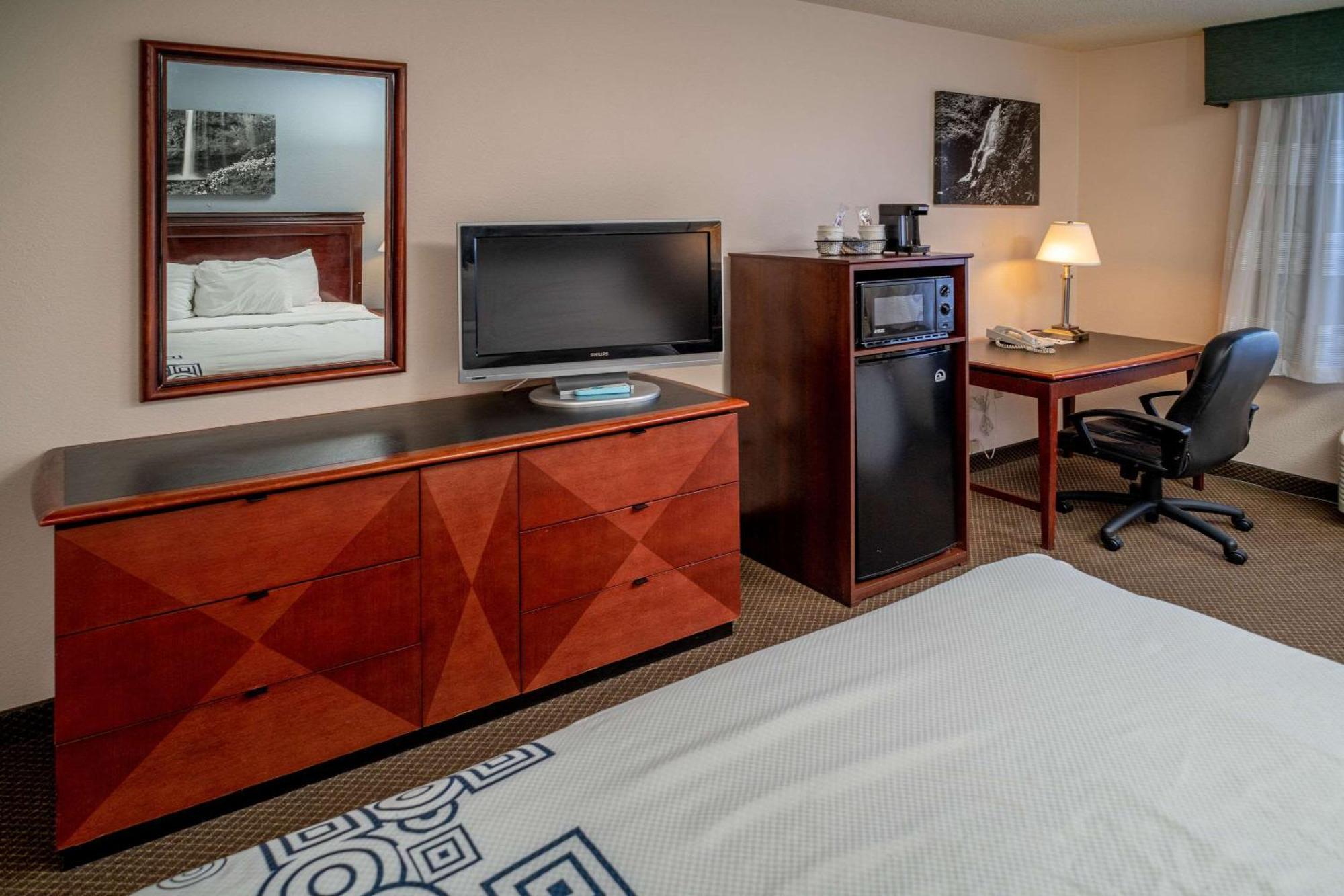 Rodeway Inn Barboursville Экстерьер фото