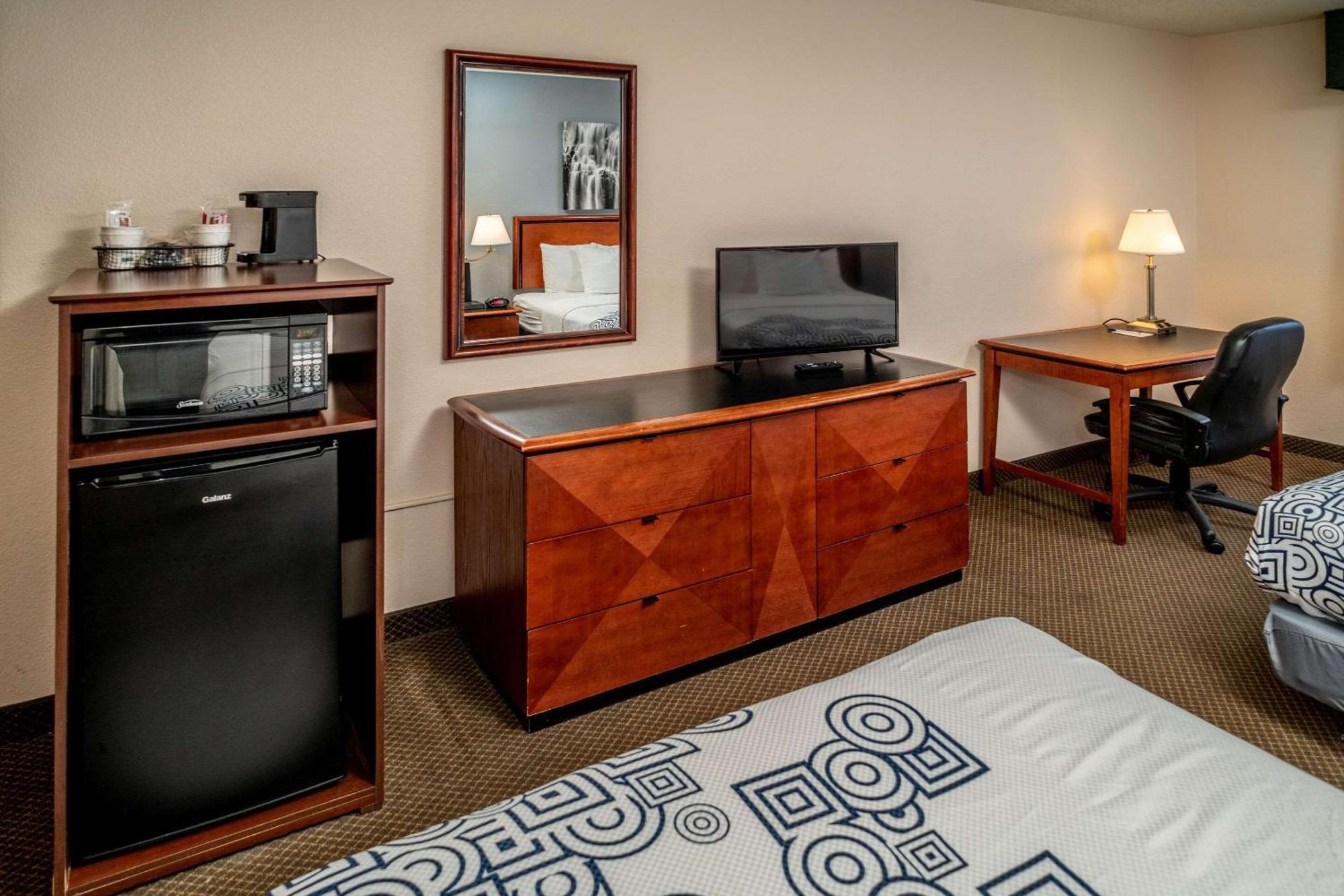 Rodeway Inn Barboursville Экстерьер фото