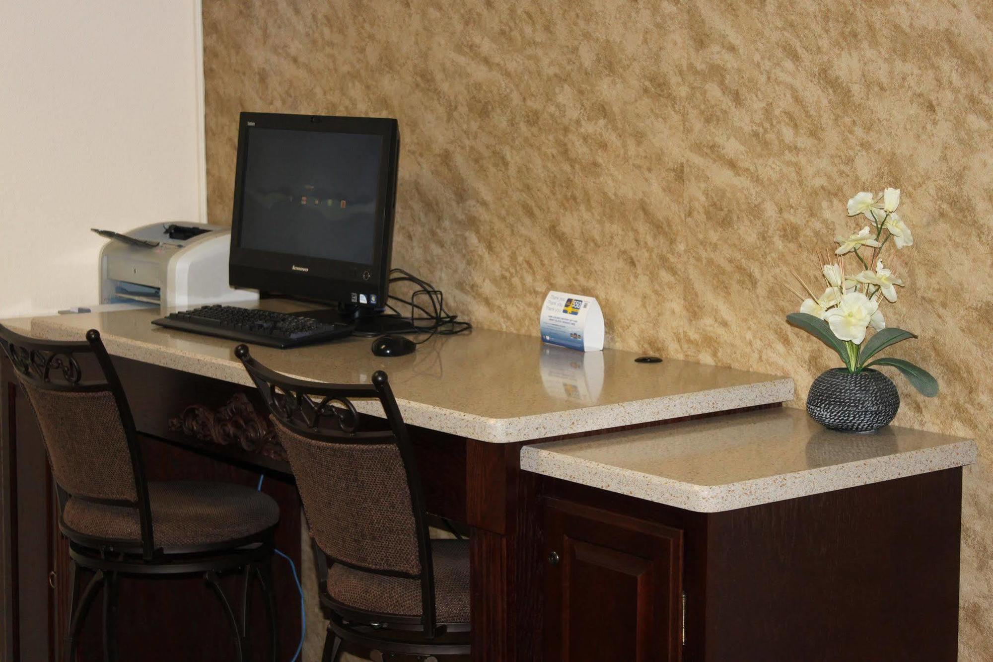Rodeway Inn Barboursville Экстерьер фото